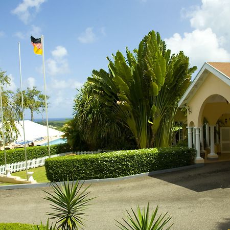 Cardiff Hotel And Spa Runaway Bay Exteriör bild